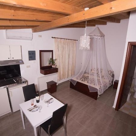 Bodikos Apartments Pitsidia Exterior photo
