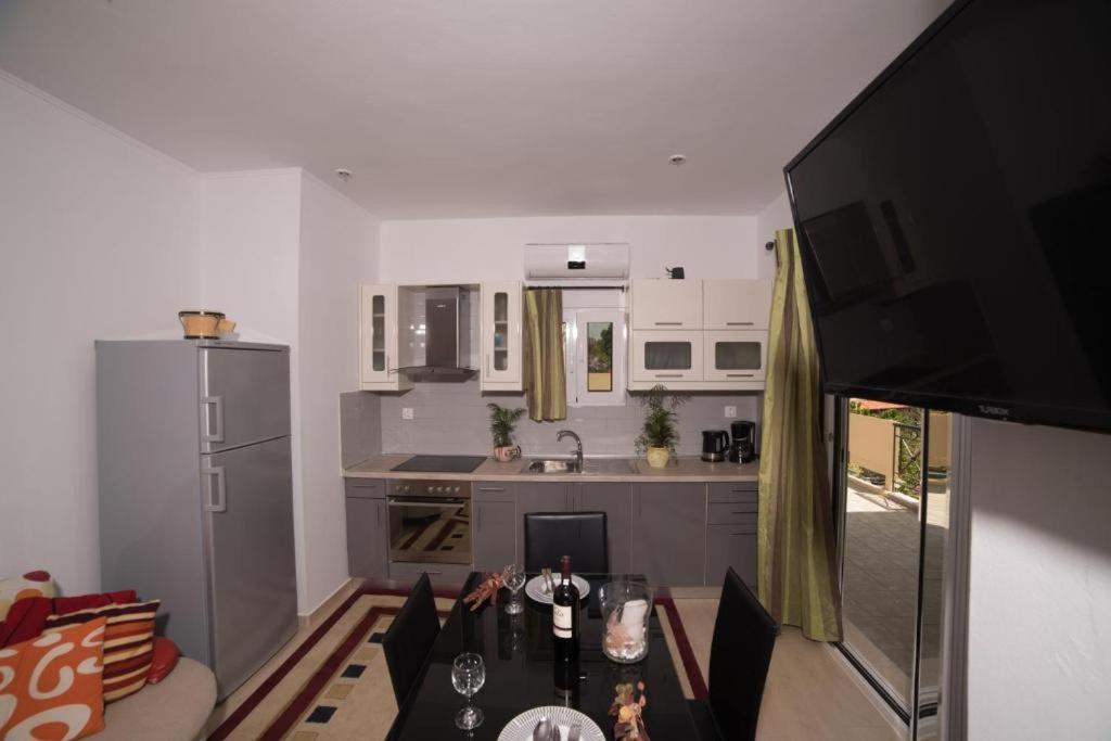 Bodikos Apartments Pitsidia Exterior photo
